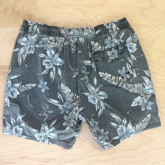 7Diamonds Floral Shorts - Picture 2 of 5